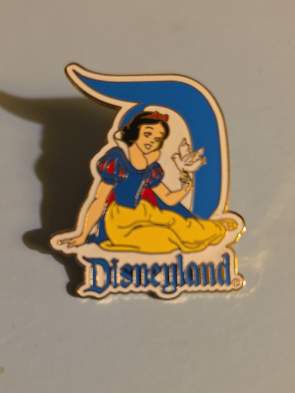 Disney Pin LE 1000 Snow White Dove Princess D Surprise 2002
